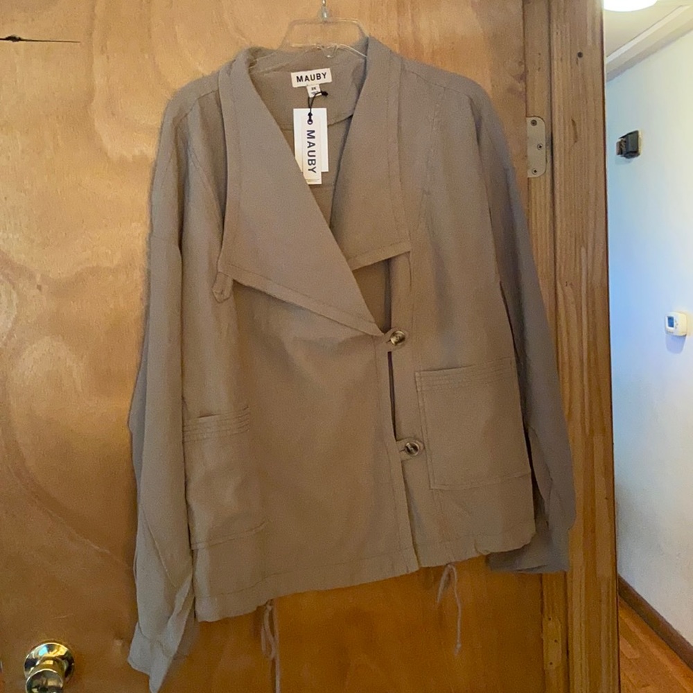 Women’s lightweight jacket Size 2X tan